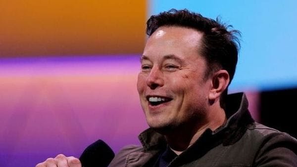 Tesla CEO Elon Musk attacks cell phone producers’ EV aspirations