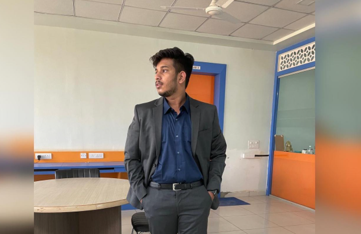 Entrepreneur Abhinandan Rudrappa Tallur has reached great heights after many struggles .