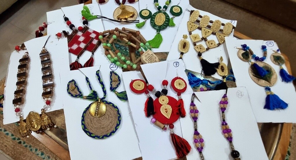 Jewelry: Create unique jewelry pieces with stunning photography.
